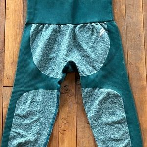 DO YOU EVEN gym contour legging and civil regime t shirt bundle